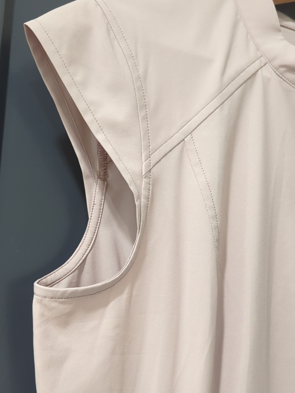 Arc'teryx Cala Dress Quick Dry Cap Sleeve Minimalist Wardrobe - Picture 5 of 9